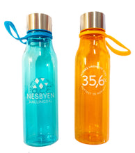 Last inn bildet i Galleri-visningsprogrammet, Drikkeflaske med Nesbyen-logo og 35,6°C
